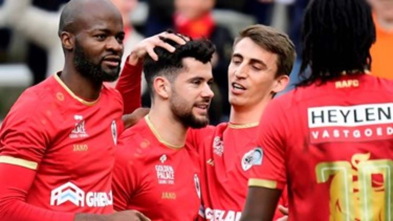 Rischio Covid: il Paese che multa le esultanze per i gol