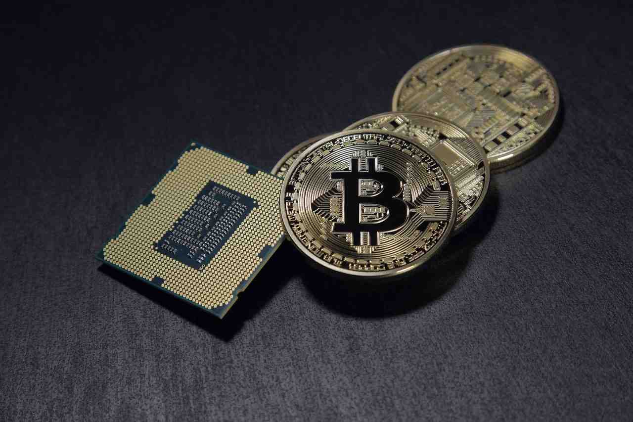 Bitcoin, previsioni da paura: obiettivo 90mila dollari in un anno