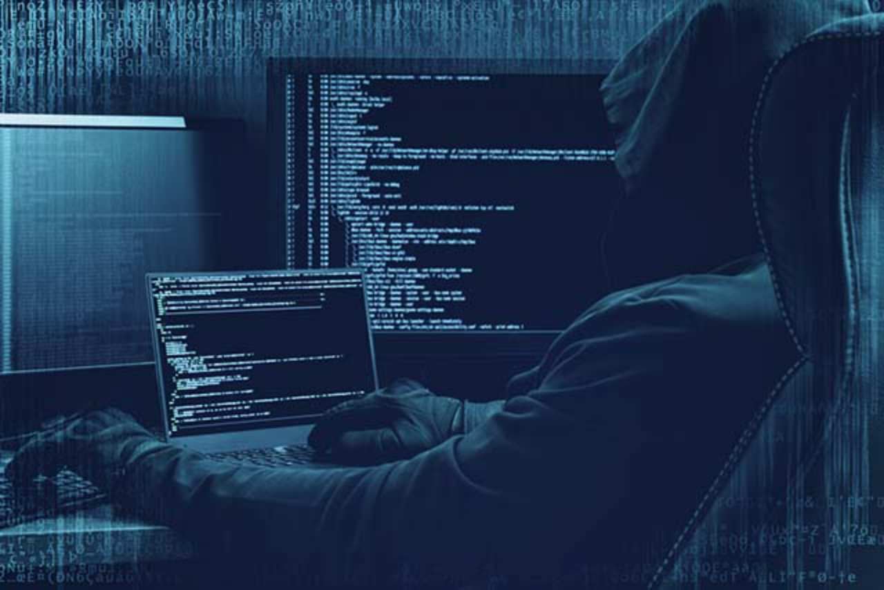 Vaccino Covid finito sul dark web: cosa è successo