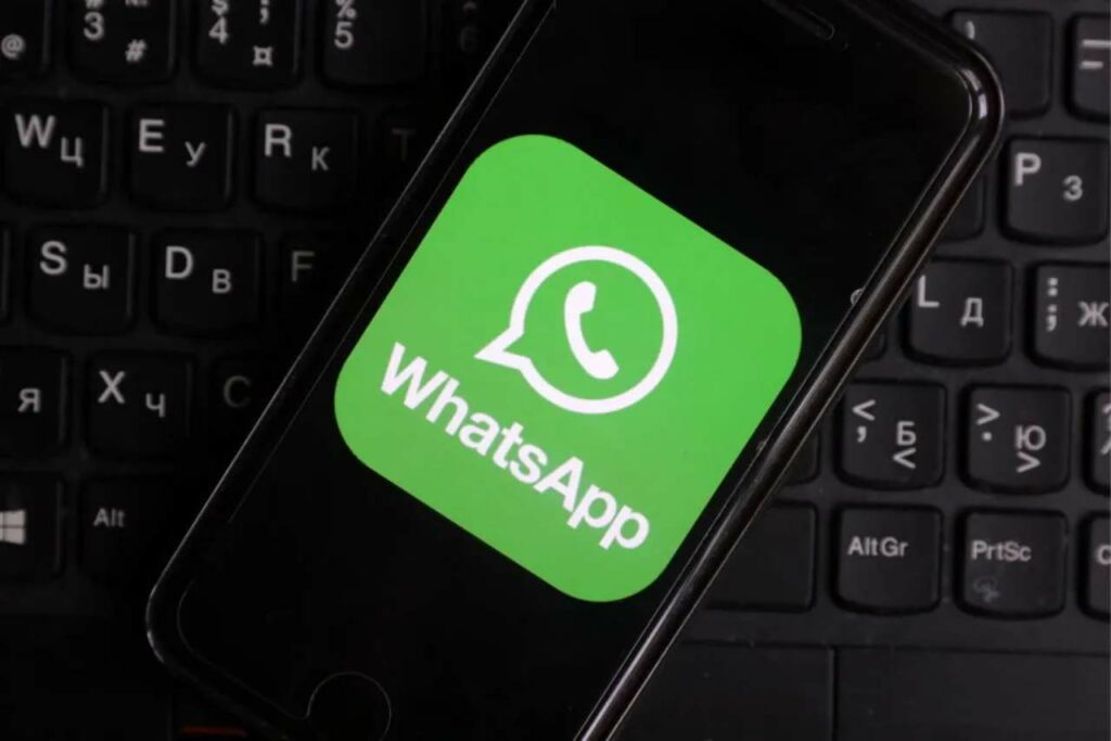 I casi in cui il licenziamento su WhatsApp vale: come funziona