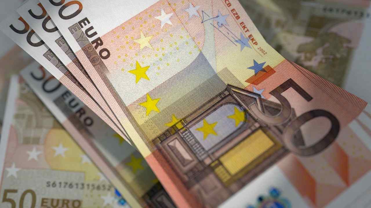 Ricava quasi 100mila euro in 15 anni: ecco quanto devi risparmiare