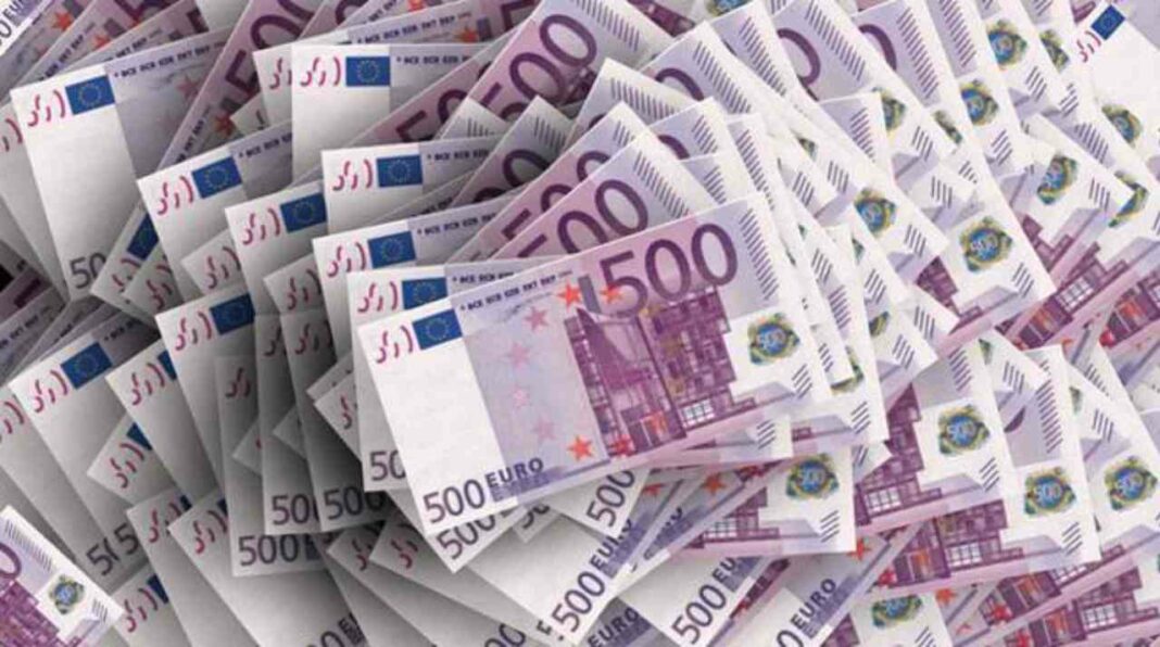Un milione di euro nascosto in varie parti della casa