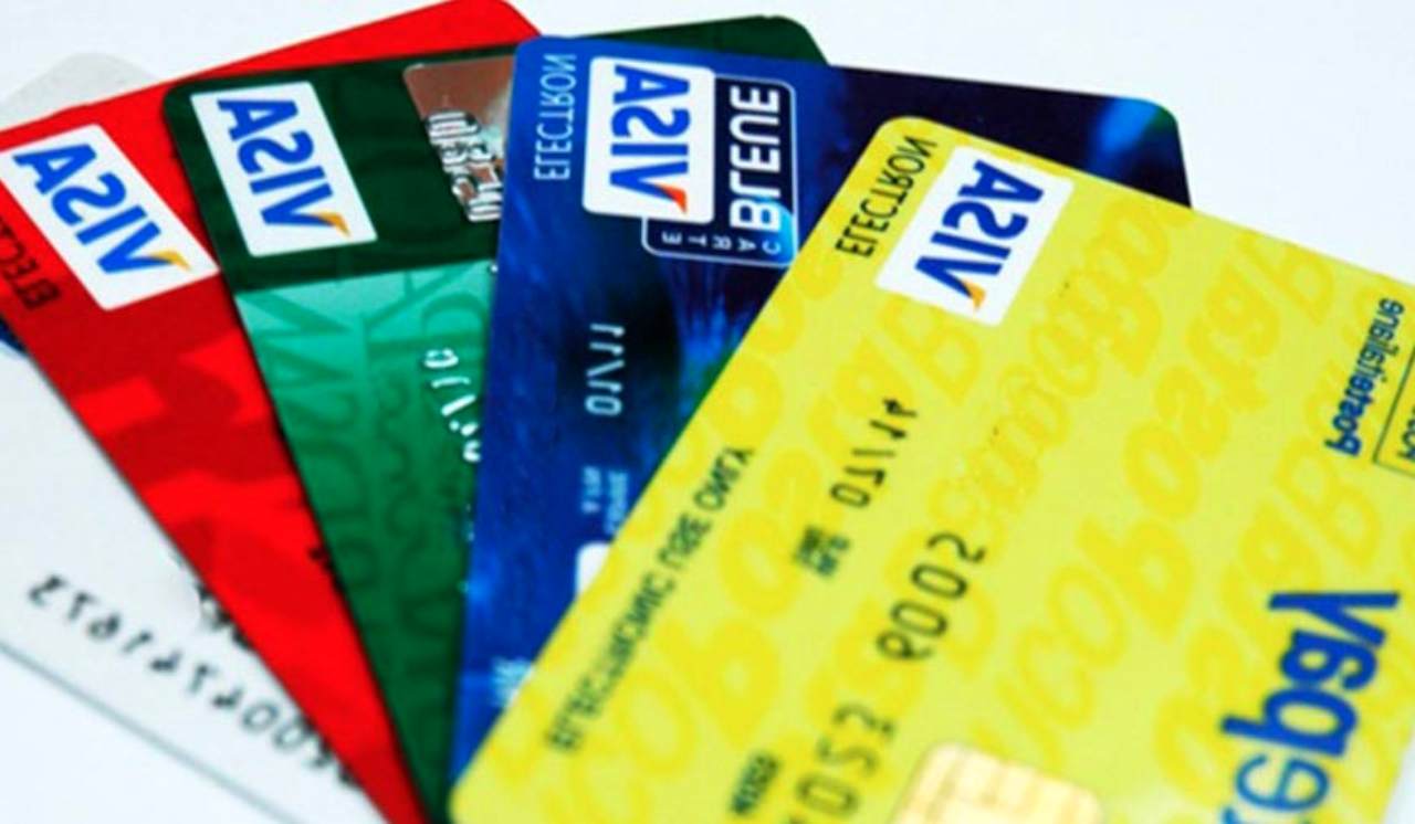 Le Carte Di Credito Di Poste Italiane Costi E Funzioni Di Classica Oro E Piu