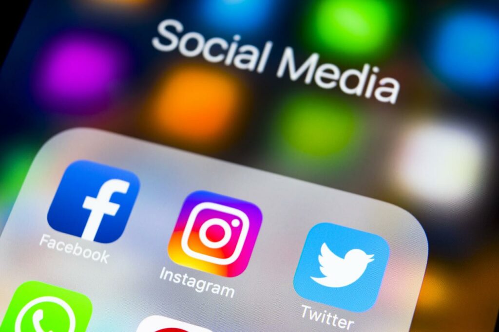 Quando diventa reato pubblicare una foto non propria sui social network