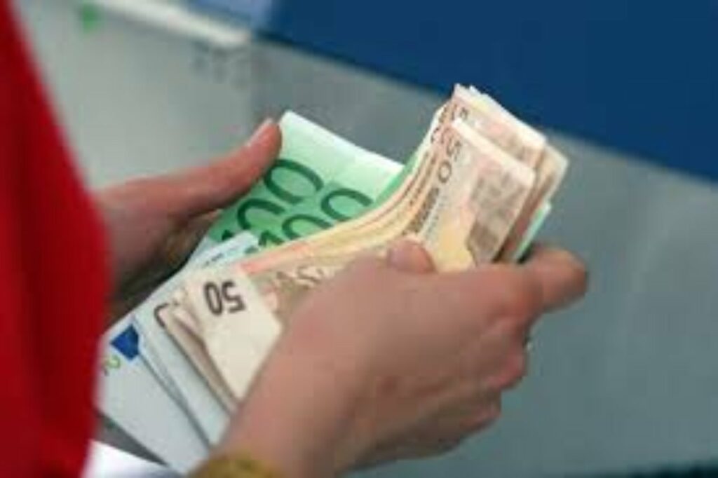 Il bonus da 1000 euro anche senza Isee: a chi spetta