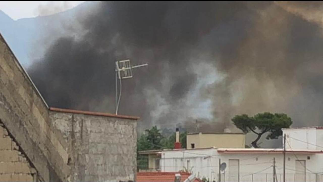 Incendio campo rom