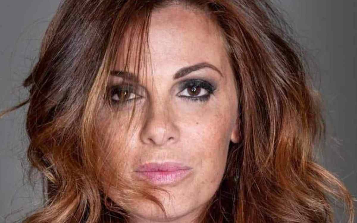 Vanessa Incontrada Chi E E Quanto Guadagna La Conduttrice Di Striscia