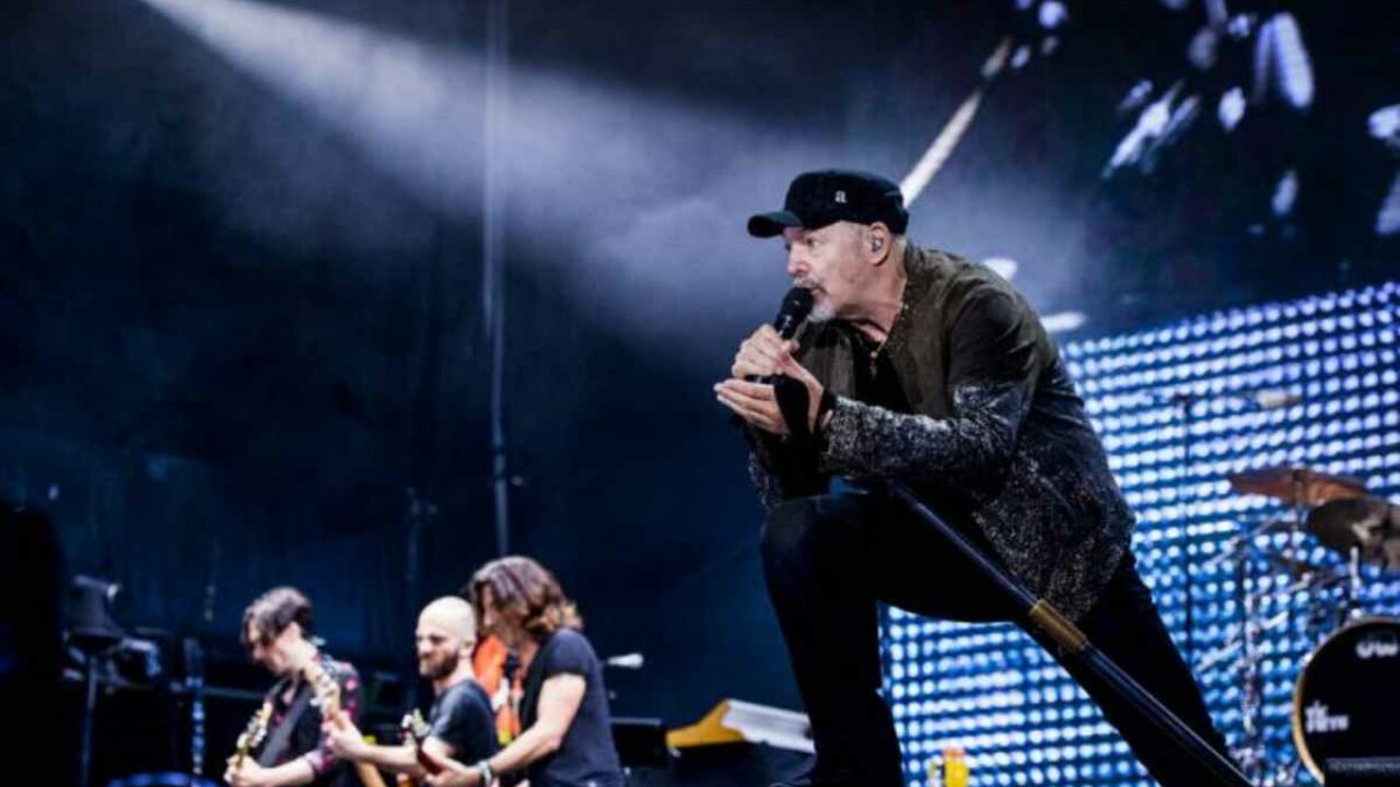 Vasco Rossi In Tour Nel 2022 Napoli Attende Il Blasco Date E Costo Biglietti
