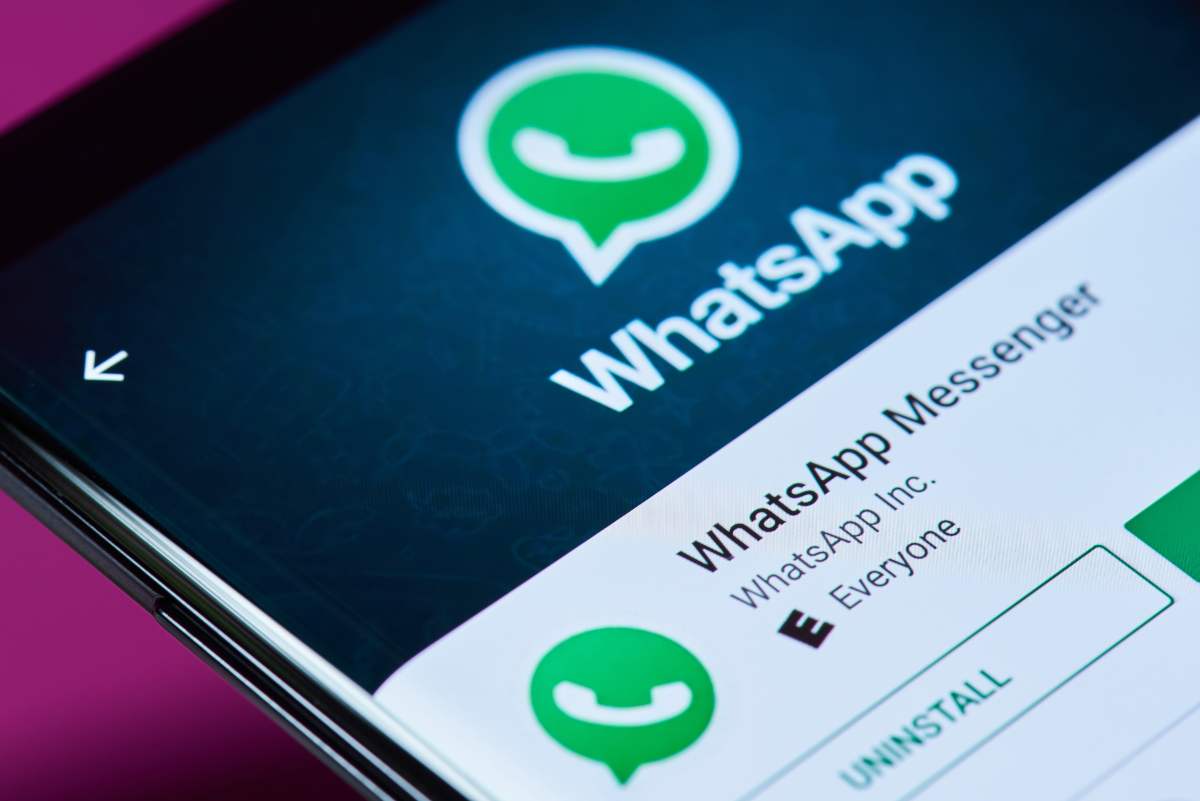 WhatsApp carta identità