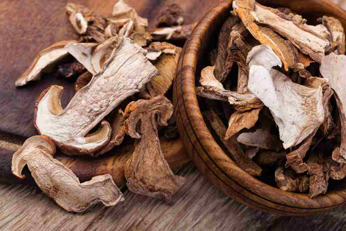 Funghi secchi richiamo alimentare