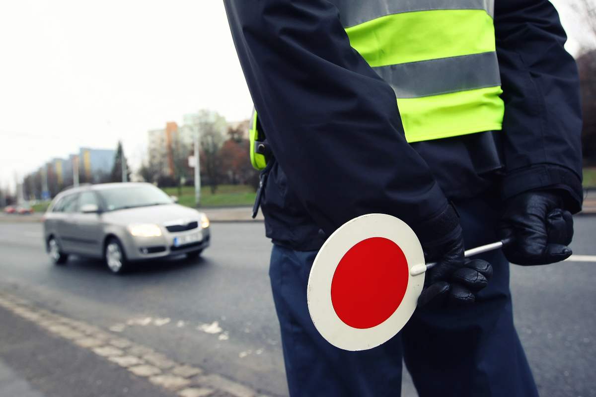 Polizia controllo documenti