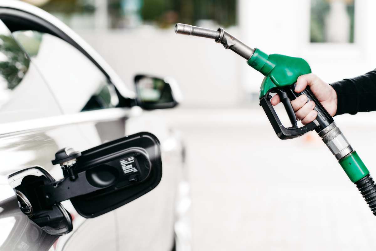 Carburante rialzo prezzi