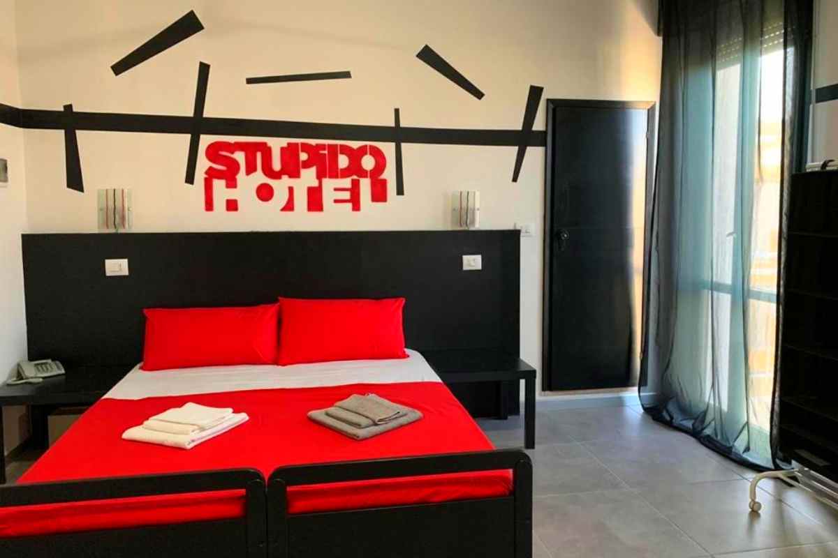albergo a un euro Stupido Hotel