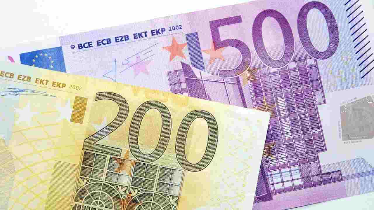 700 euro