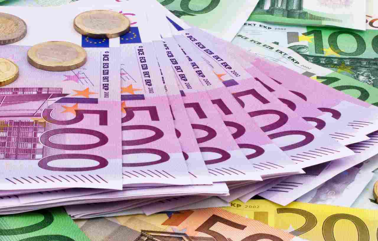 Aumenti in busta paga 2022: fino a €117 in più. A chi spettano?