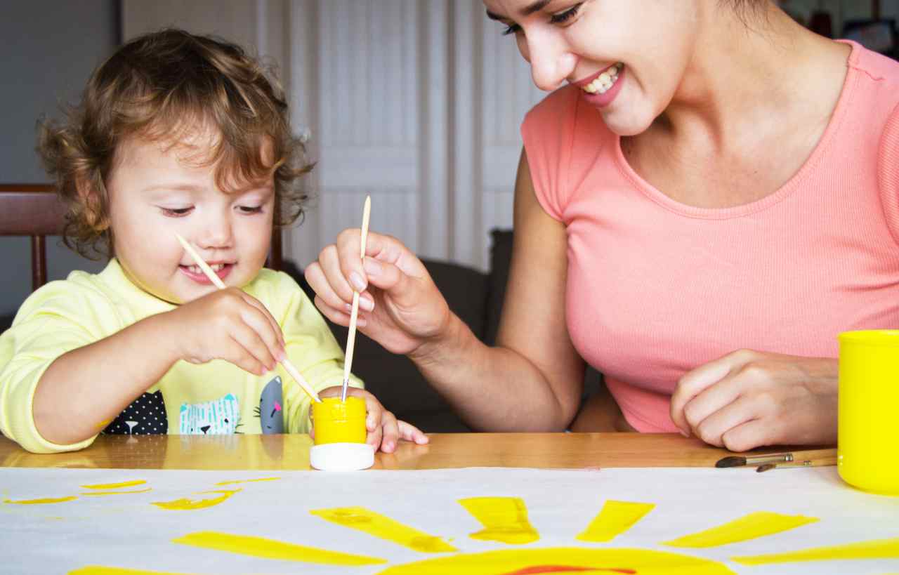 Lavoro per babysitter e colf in via d’estinzione: c’è un grande rischio, che riguarda tutti