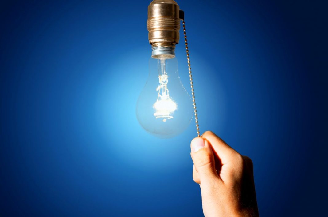 Nelle case arriverà meno energia elettrica: il piano UE di riduzione