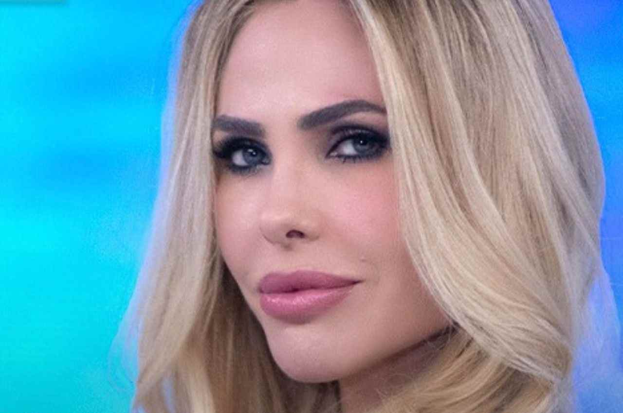 Ilary Blasi assegno