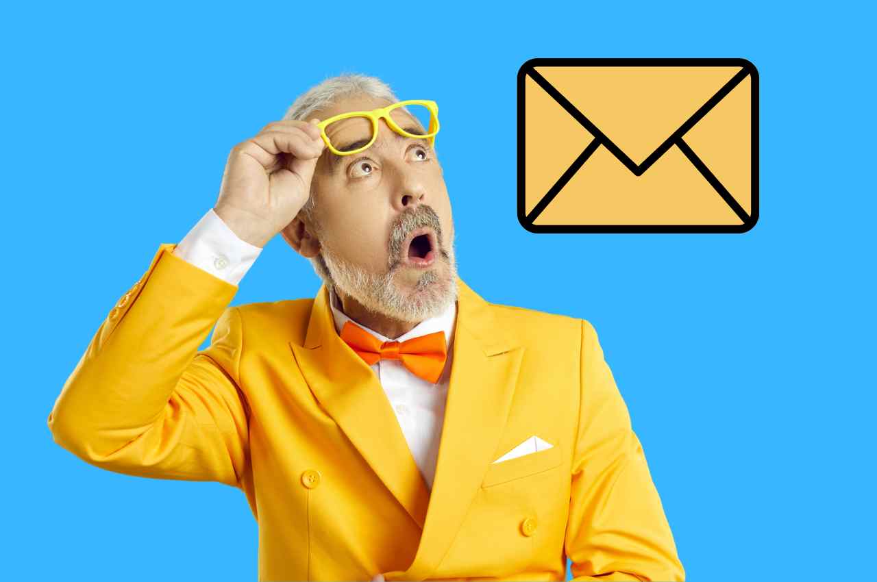 signore stupito e simbolo lettere