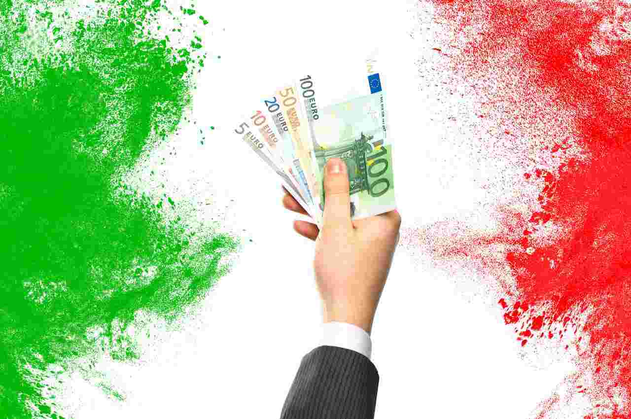 bandiera Italia come sfondo e mano con euro