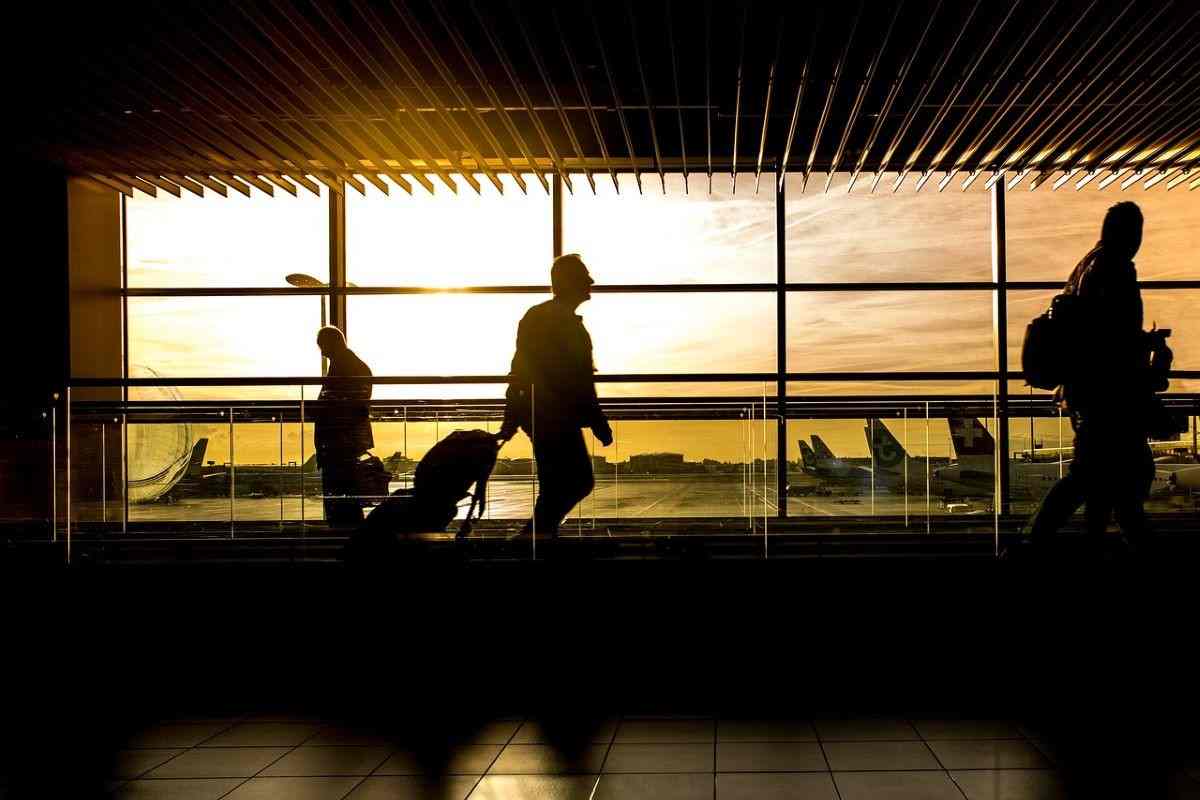 aeroporto perché togliere pc borsa durante controlli sicurezza