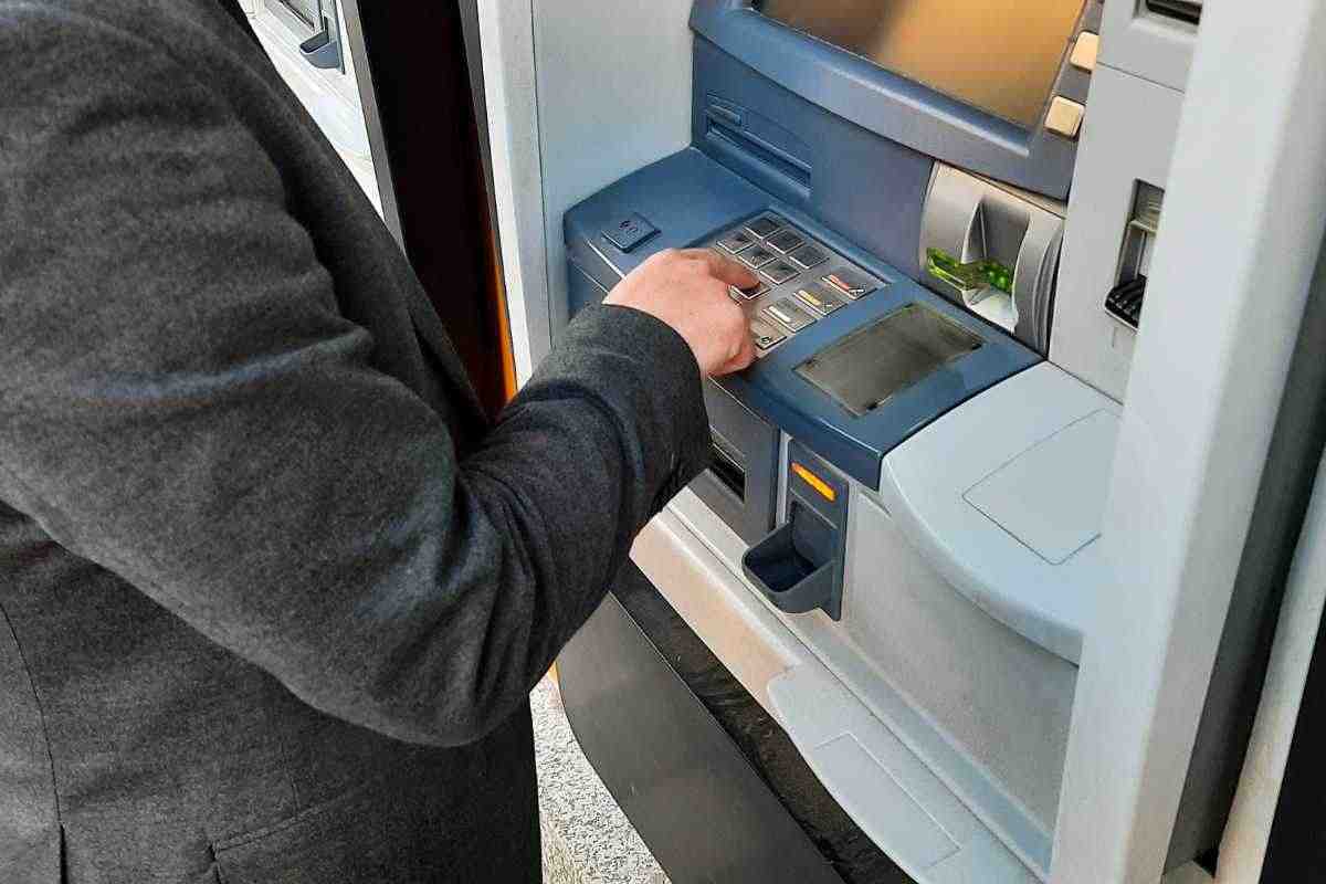 3200 comuni italiani si sveglieranno senza sportelli bancomat