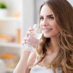 Bere acqua contribuisce al buon umore: lo studio